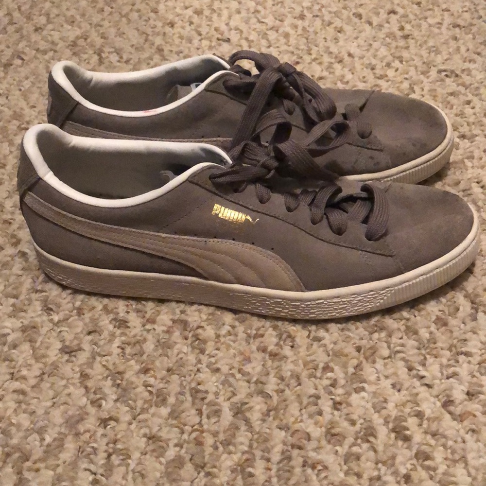 Men’s grey Puma sneakers